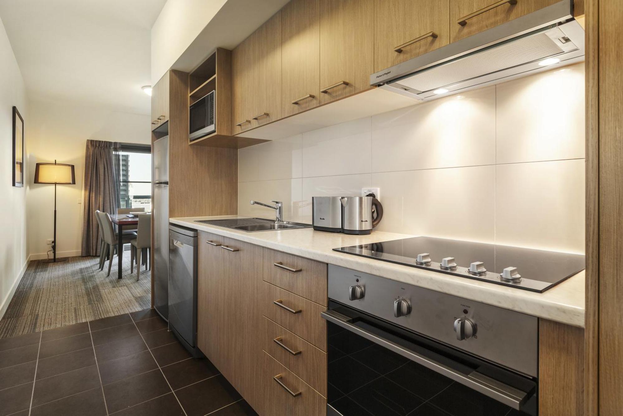 Three-Bedroom Apartment Suite,1600590018:JPEG